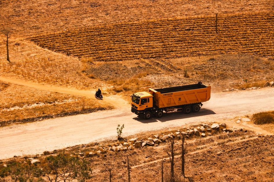 Panamericana Sur: restringen tránsito por retiro de rocas en La Planchada
